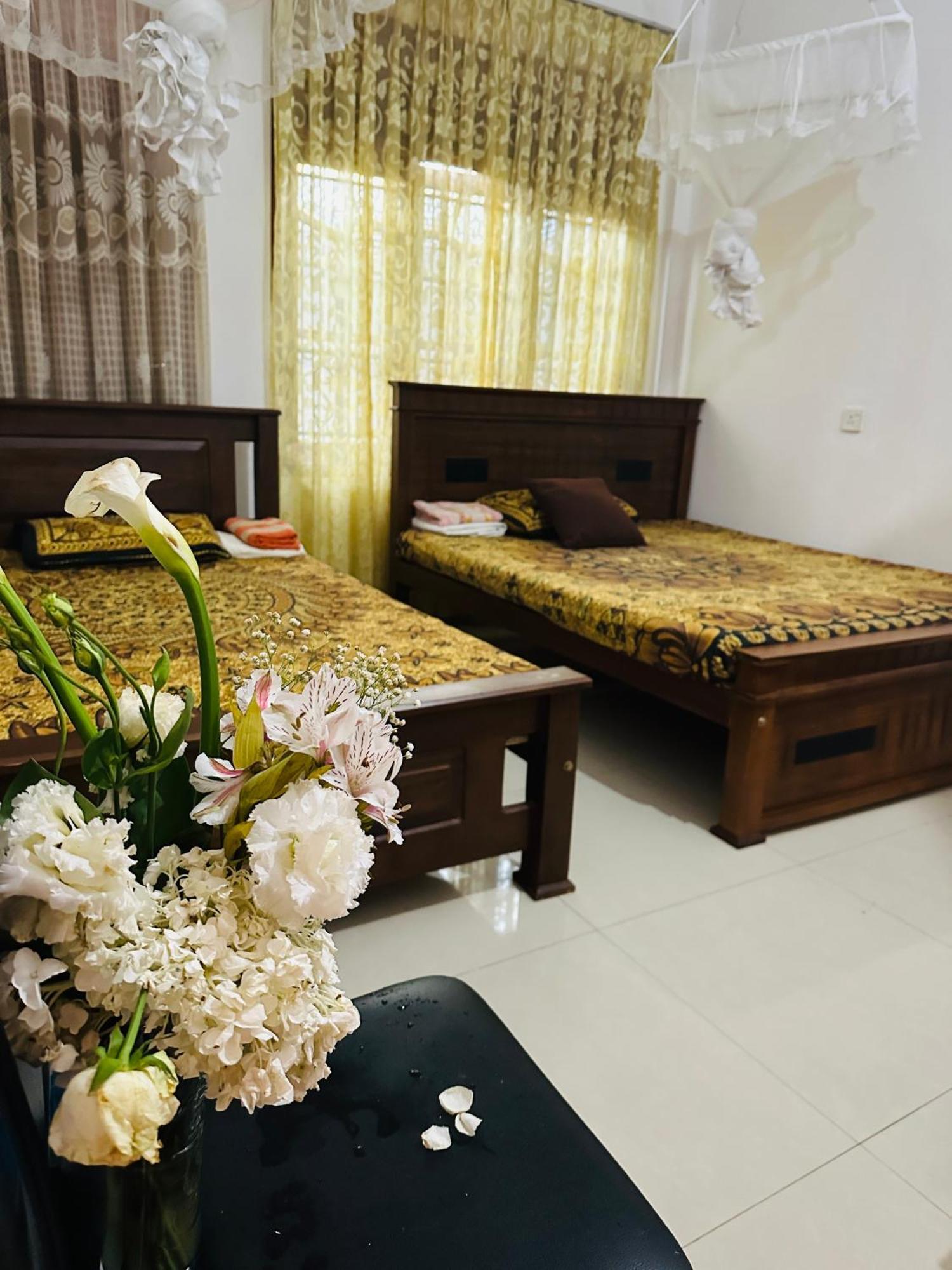 Golden Town Hostel Tangalle Eksteriør bilde